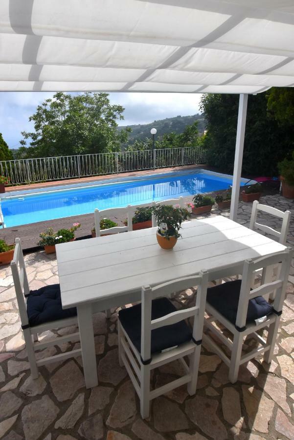 Villa Asia Holiday Home 산트아구타수이두에골피 외부 사진
